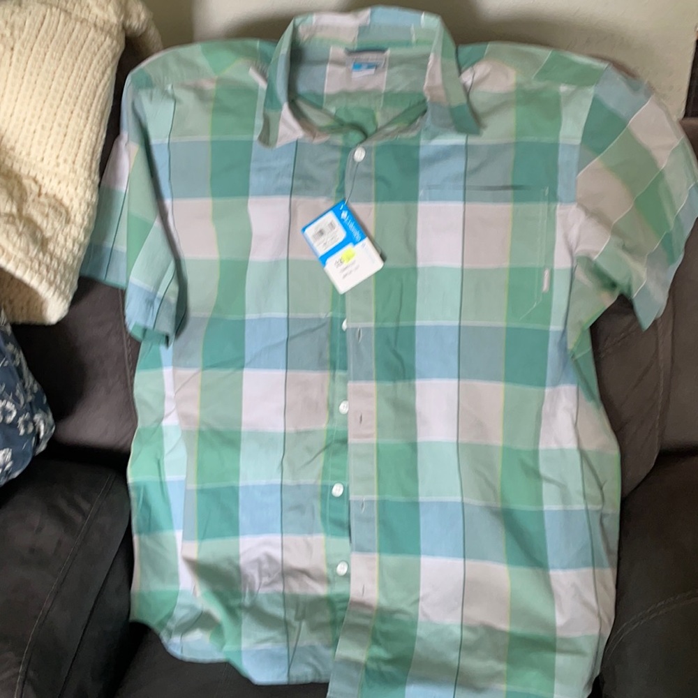 Columbia Lightweight Buttoned XXL Shirt NWT